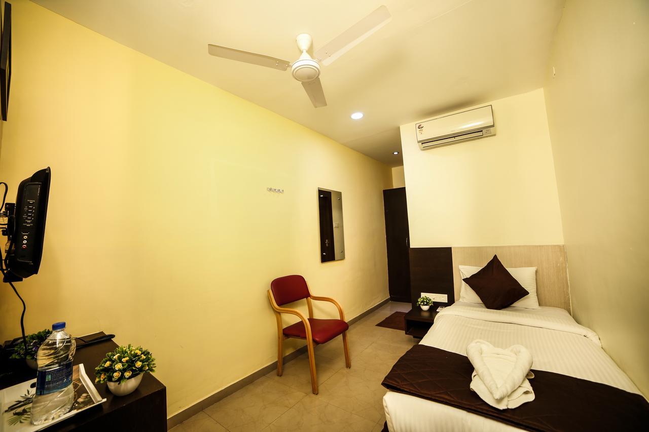 Hotel Tiruchendur Mani Iyer Пални Экстерьер фото
